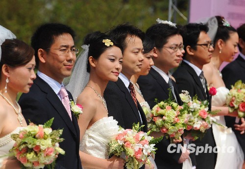 ���Ů�ԶԻ���ȱ�ٰ�ȫ�е��г����󣬻���������ӭ������������Ԥ�ڣ�Ҳʹ��Ů���ڻ����е�Ȩ���һ���õ��˱��ϡ� ����ͼ